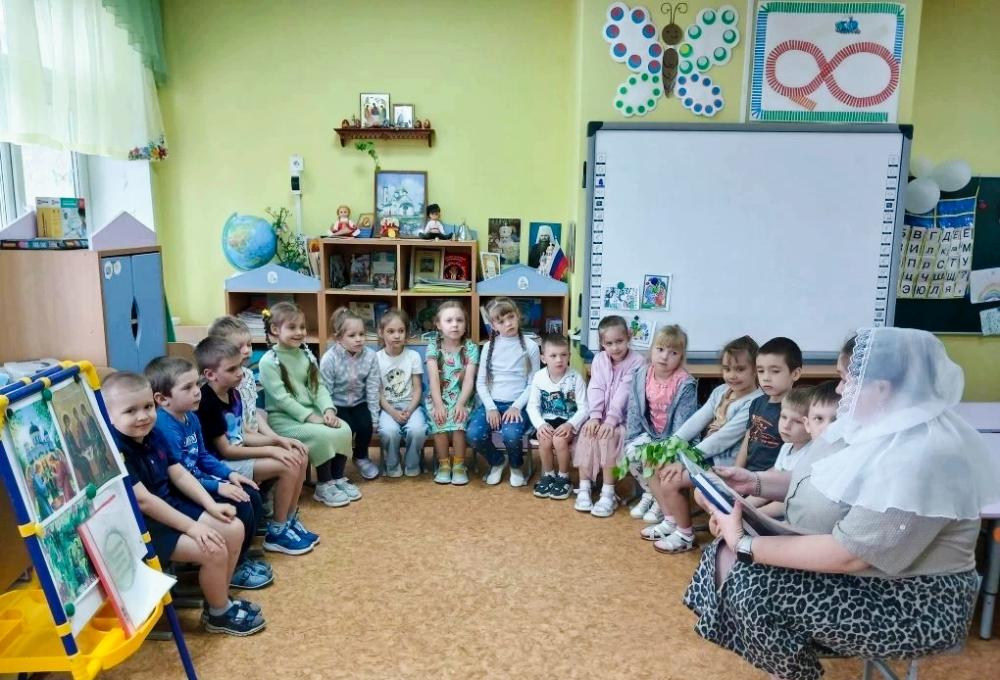 Беседа о светлом празднике Троицы в детском саду